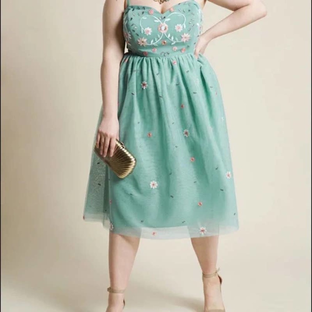 Modcloth Couth & Charismatic Sage Fit & Flare Floral Embroidered Dress Size 2X